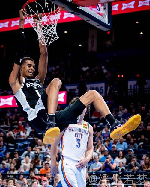 文班亚马砍下22分9篮板 马刺险胜雷霆晋级NBA杯决赛 文班亚马砍下22分9篮板 马刺险胜雷霆晋级NBA杯决赛